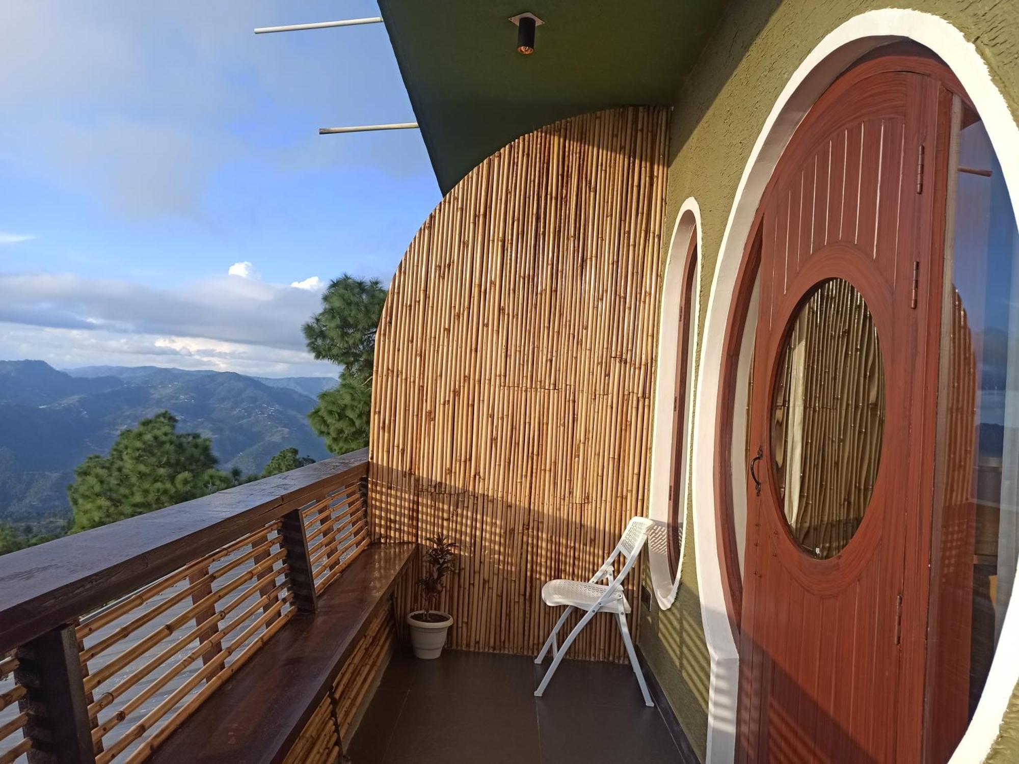 فندق Himalayan Hobbit House المورا المظهر الخارجي الصورة
